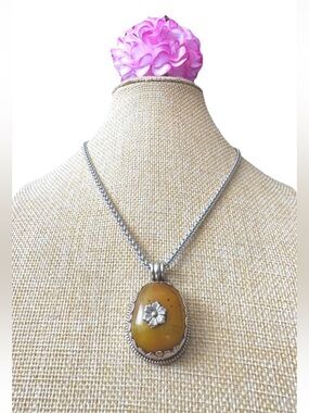Vintage Hand Carved Traditional Tibetan Amber Bakelite Pendant Set In Silver 14g